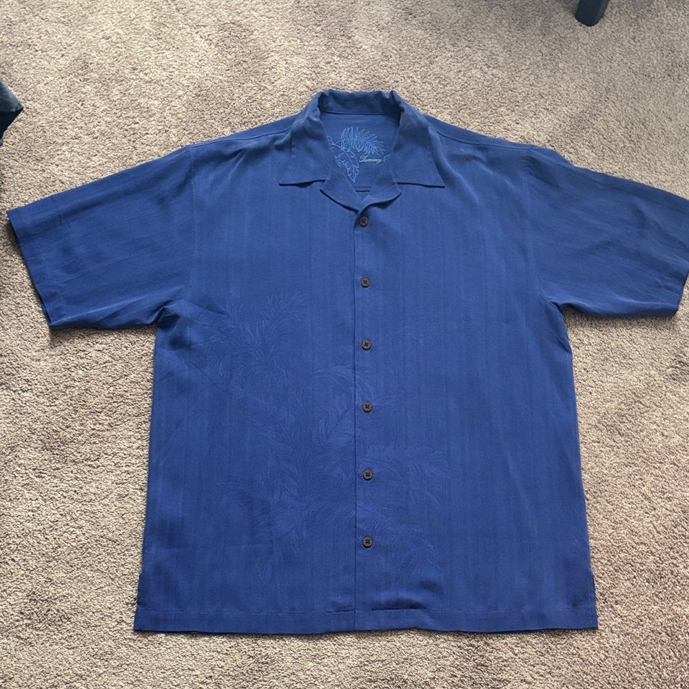 Tommy Bahama Deep Blue Casual Button Down Shirt
Size M